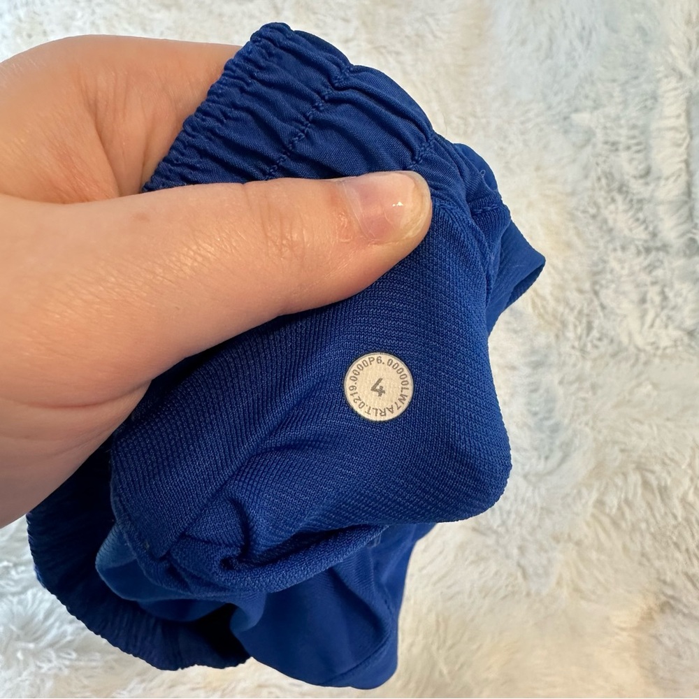 SOLD | Lululemon Hotty Hot Short II *Long 4" Jet Stream - Picture 8 of 8